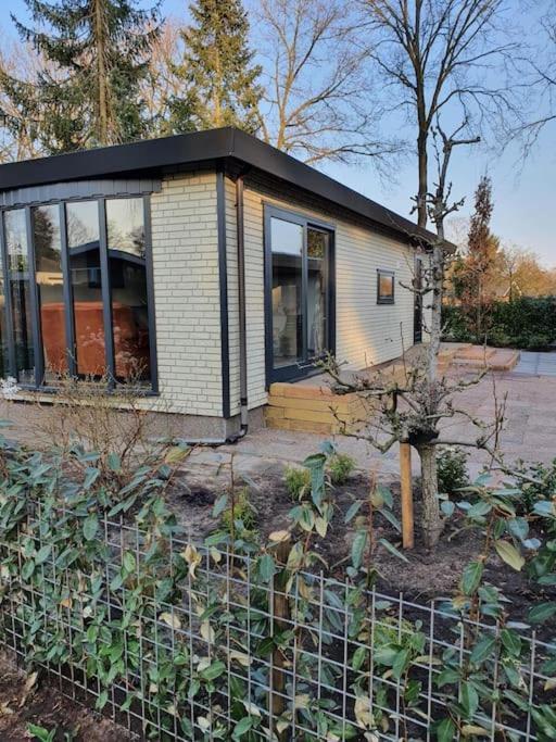Cozy Chalet For 4 Veluwe プッテン エクステリア 写真